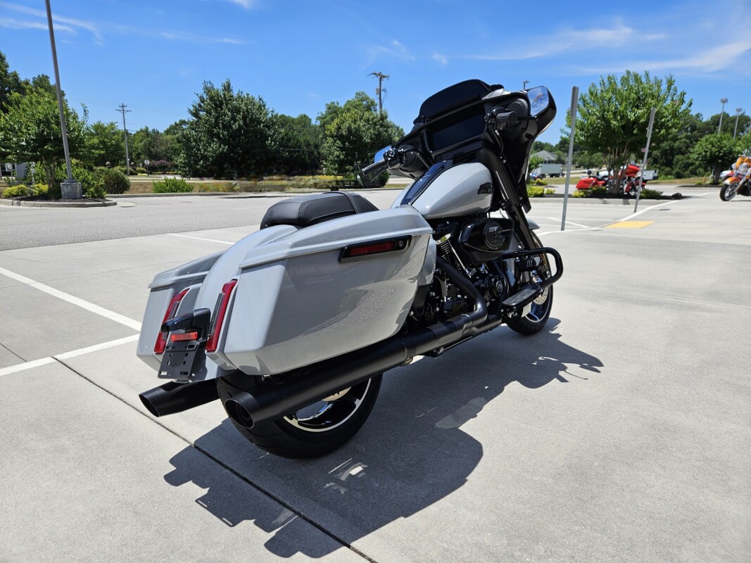 2025 Harley-Davidson Street Glide Billiard Gray - Black Finish - Photo 6