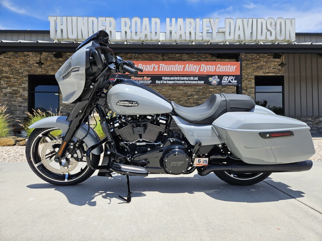 2025 Harley-Davidson Street Glide Billiard Gray - Black Finish