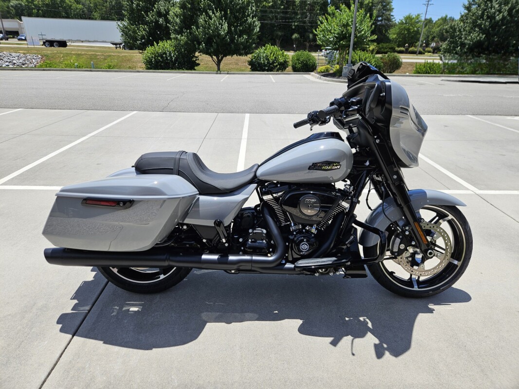 2025 Harley-Davidson Street Glide Billiard Gray - Black Finish - Photo 5