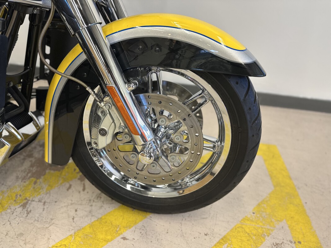 2012 Harley-Davidson CVO Ultra Classic Electra Glide CRY CITRON/DUST - Photo 7