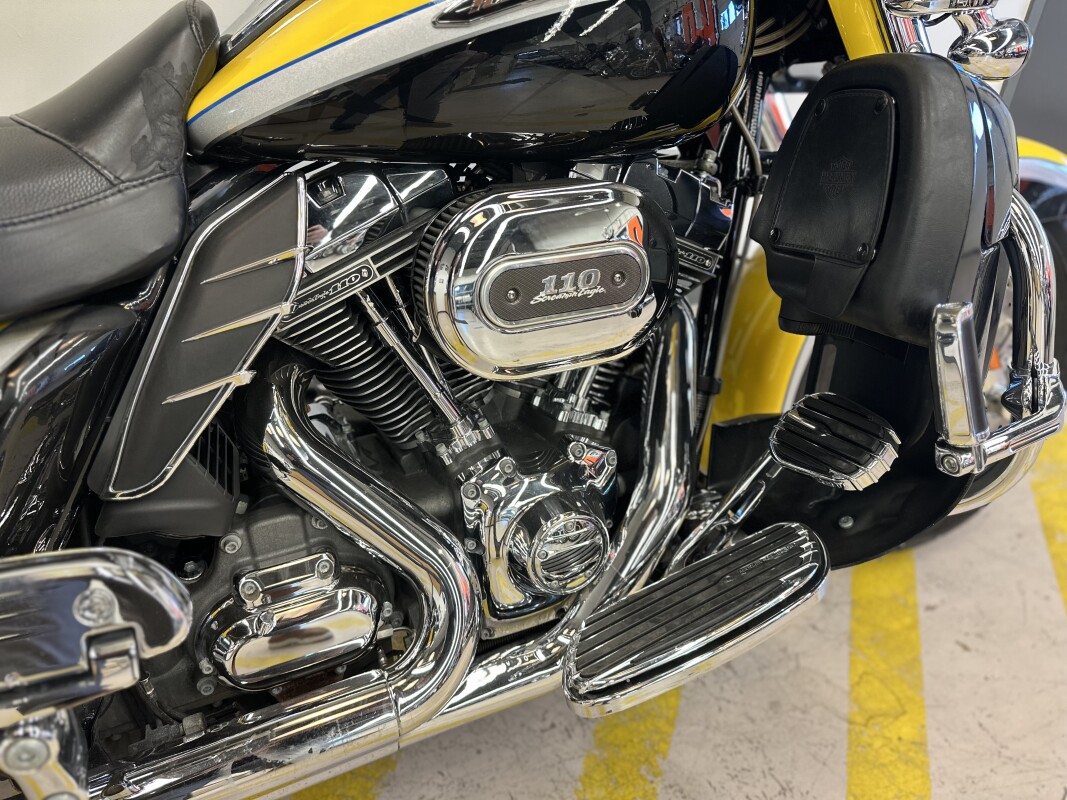 2012 Harley-Davidson CVO Ultra Classic Electra Glide CRY CITRON/DUST - Photo 6