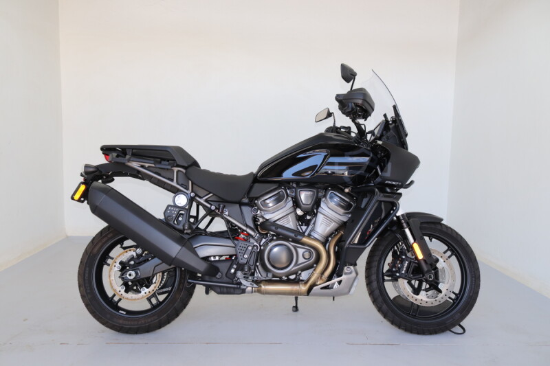 2022 Harley-Davidson<sup>®</sup> Pan America™ 1250 Black