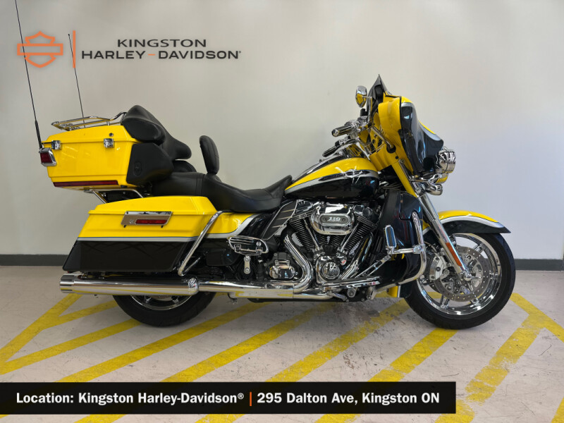 2012 Harley-Davidson<sup>®</sup> CVO™ Ultra Classic® Electra Glide® CRY CITRON/DUST
