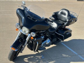 2018 Harley-Davidson<sup>®</sup> Ultra Limited Vivid Black thumb 1