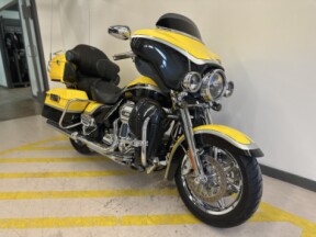 2012 Harley-Davidson<sup>®</sup> CVO™ Ultra Classic® Electra Glide® CRY CITRON/DUST thumb 3