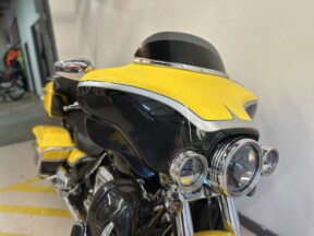 2012 Harley-Davidson<sup>®</sup> CVO™ Ultra Classic® Electra Glide® CRY CITRON/DUST thumb 1