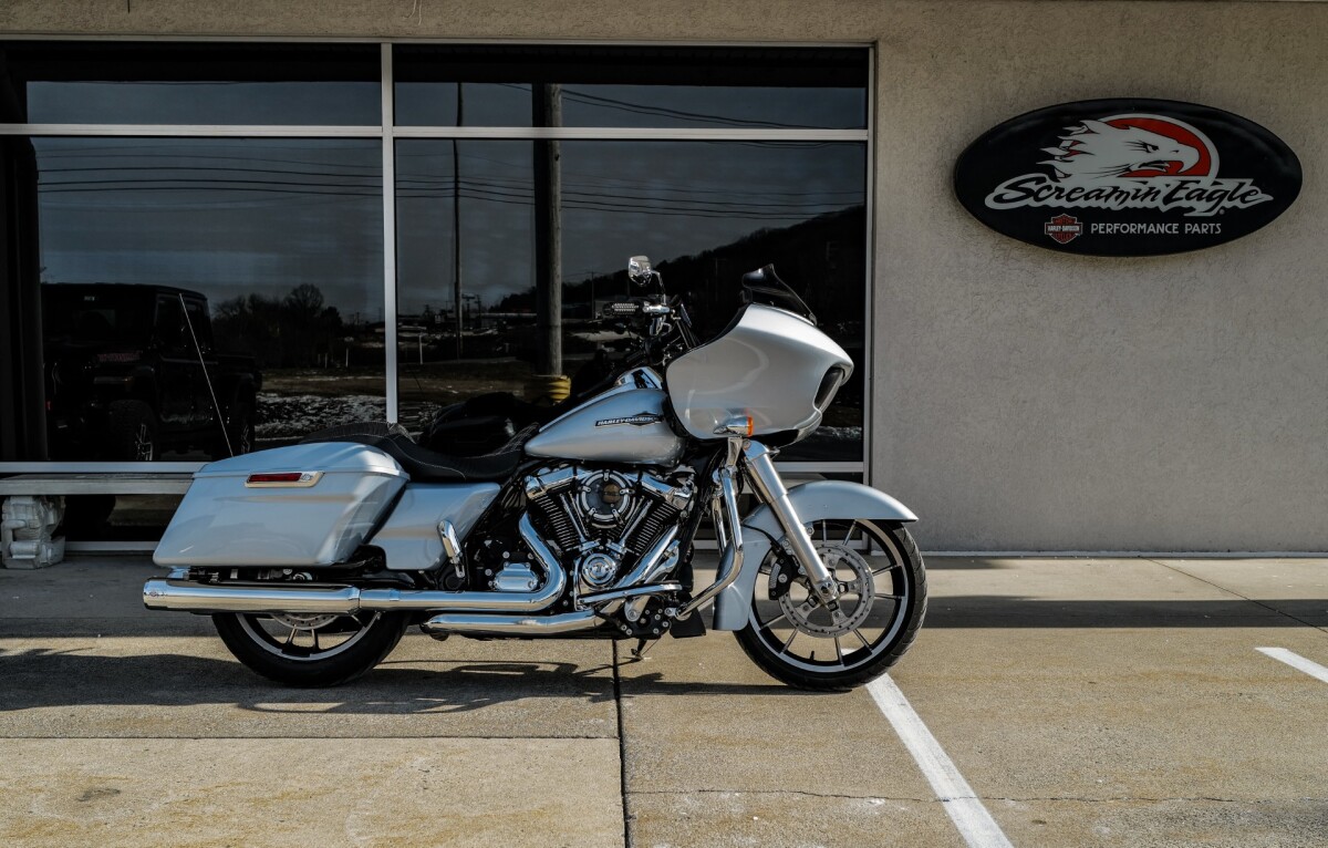 2023 Harley-Davidson Road Glide FLTRX Atlas Silver - Photo 2