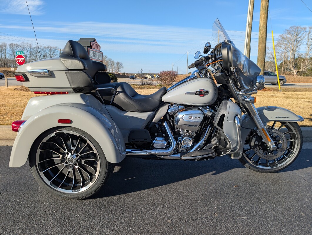 2025 Harley-Davidson® Tri Glide® Ultra Billiard Gray | Great South