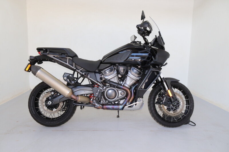 2021 Harley-Davidson<sup>®</sup> Pan America™ 1250 Black