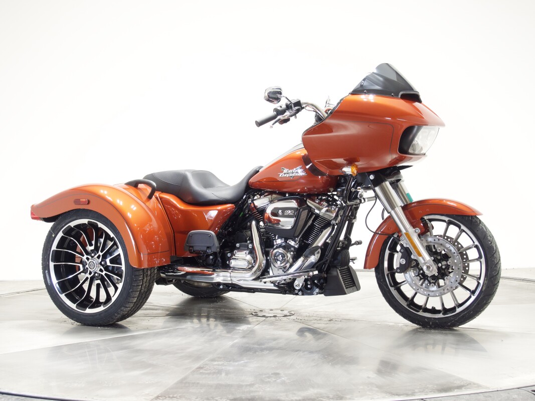 2025 Harley-Davidson FLTRT Road Glide 3 in Whiskey Fire - Photo 2