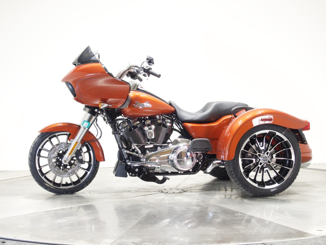 2025 Harley-Davidson FLTRT Road Glide 3 in Whiskey Fire - Photo 8