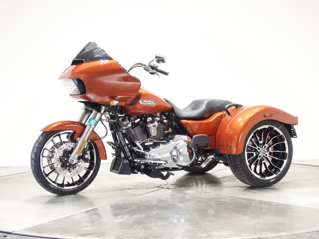 2025 Harley-Davidson FLTRT Road Glide 3 in Whiskey Fire - Photo 7