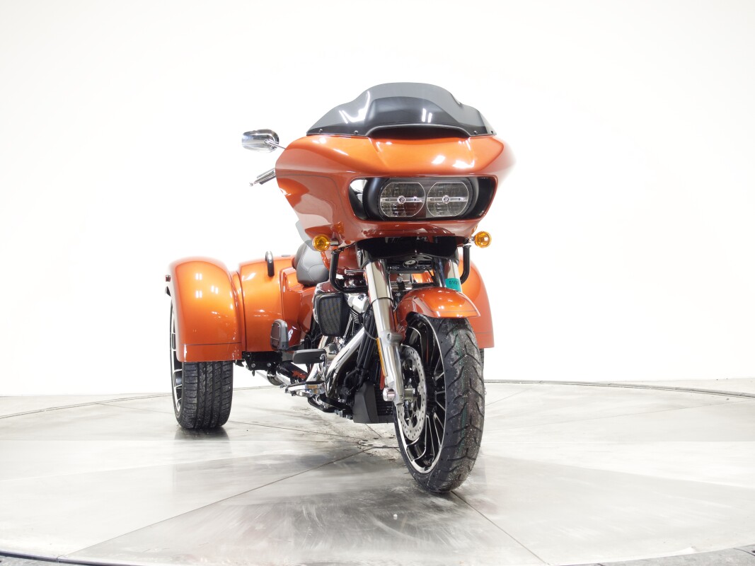2025 Harley-Davidson FLTRT Road Glide 3 in Whiskey Fire - Photo 4