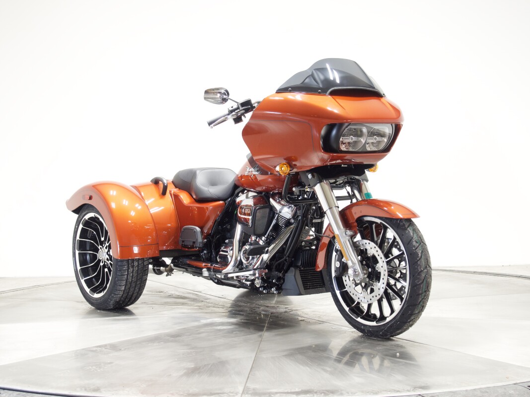 2025 Harley-Davidson FLTRT Road Glide 3 in Whiskey Fire - Photo 3