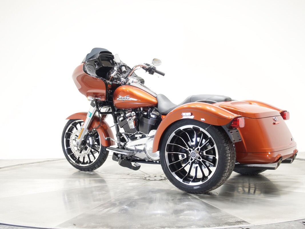 2025 Harley-Davidson FLTRT Road Glide 3 in Whiskey Fire - Photo 9