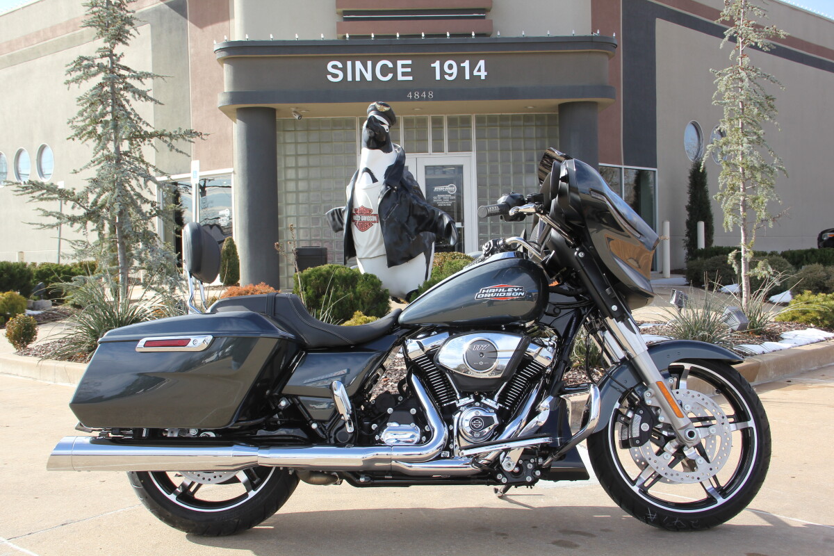 2025 Harley-Davidson Street Glide Iron Horse Metallic - Photo 2