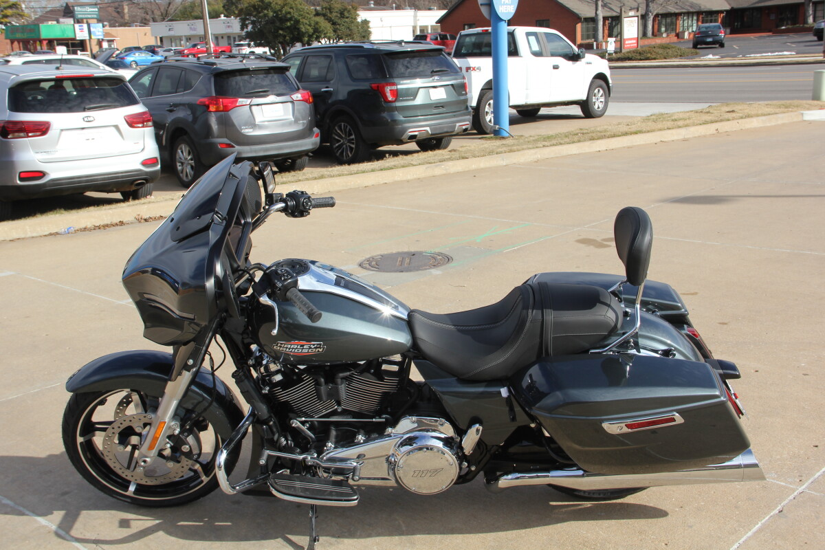 2025 Harley-Davidson Street Glide Iron Horse Metallic - Photo 3