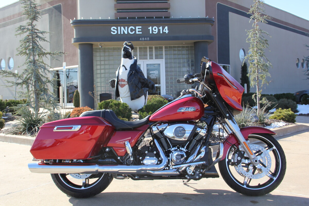 2025 Harley-Davidson Street Glide Brilliant Red - Photo 2