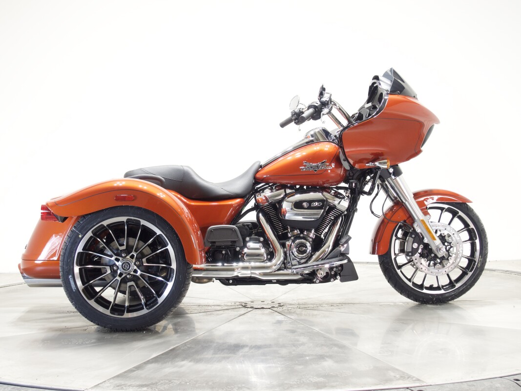 2025 Harley-Davidson FLTRT Road Glide 3 in Whiskey Fire