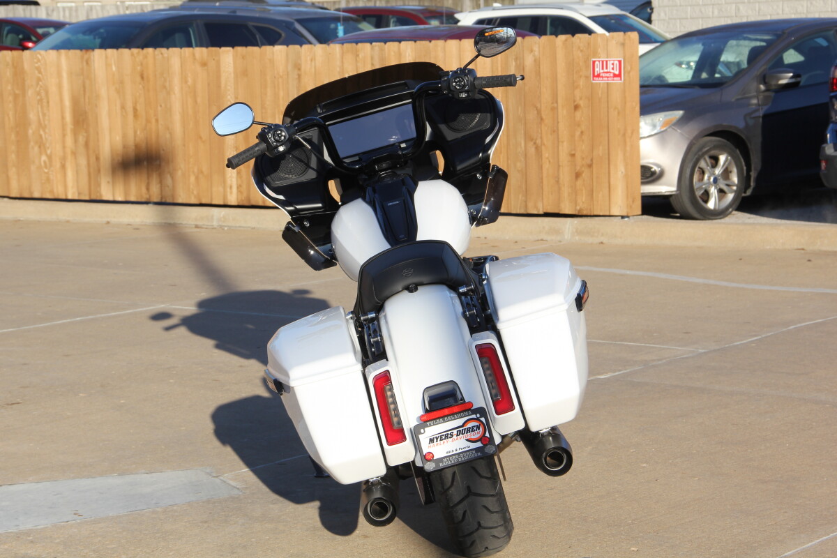 2025 Harley-Davidson Road Glide White Onyx Pearl - Black Finish - Photo 9