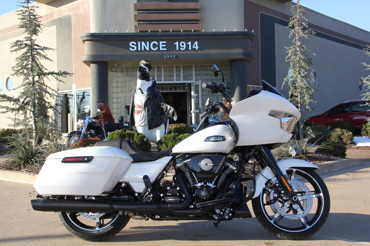 2025 Harley-Davidson Road Glide White Onyx Pearl - Black Finish - Photo 2