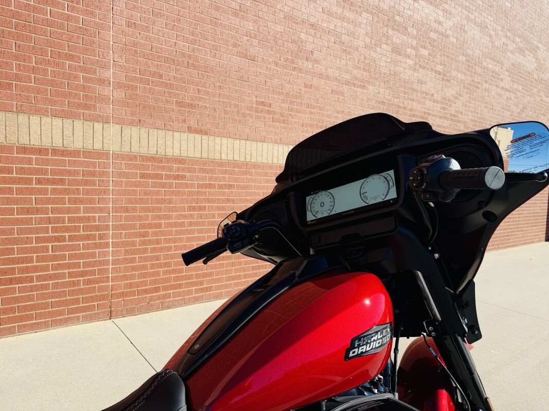 FLHX 2025 Street Glide - Photo 5