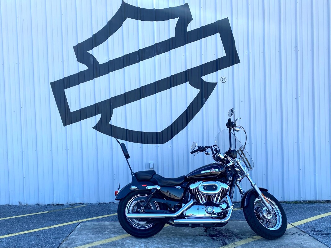 2017 Harley-Davidson 1200 Custom Vivid Black