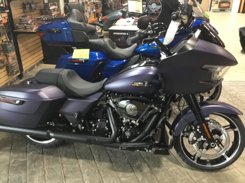 2025 Harley-Davidson<sup>®</sup> Road Glide® Purple Abyss Denim - Black Finish