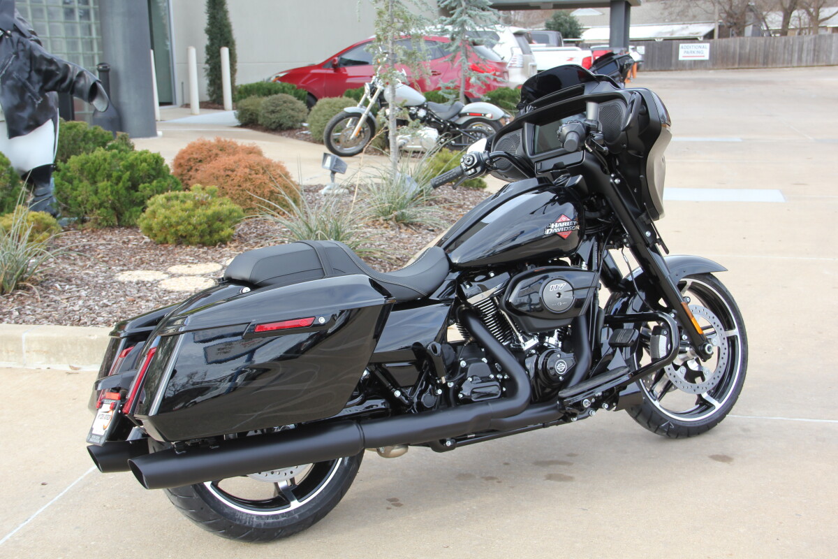 2025 Harley-Davidson Street Glide Midnight Firestorm - Black Finish - Photo 5