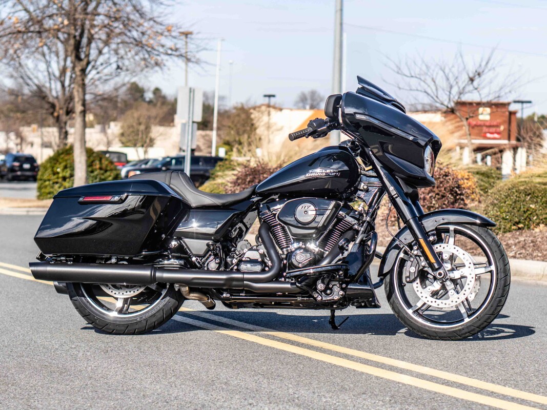 FLHX 2025 Street Glide - Photo 5