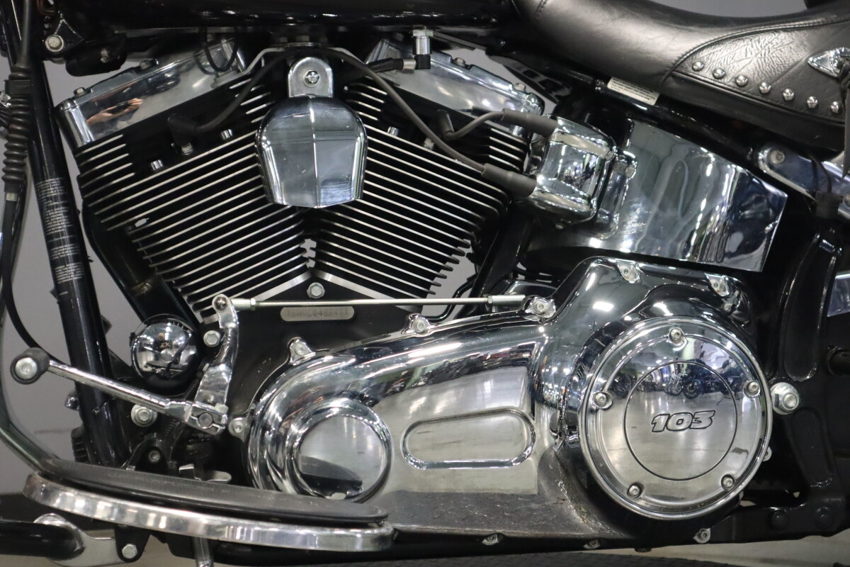 2012 Harley-Davidson Heritage Softail Classic FLSTC - Photo 10