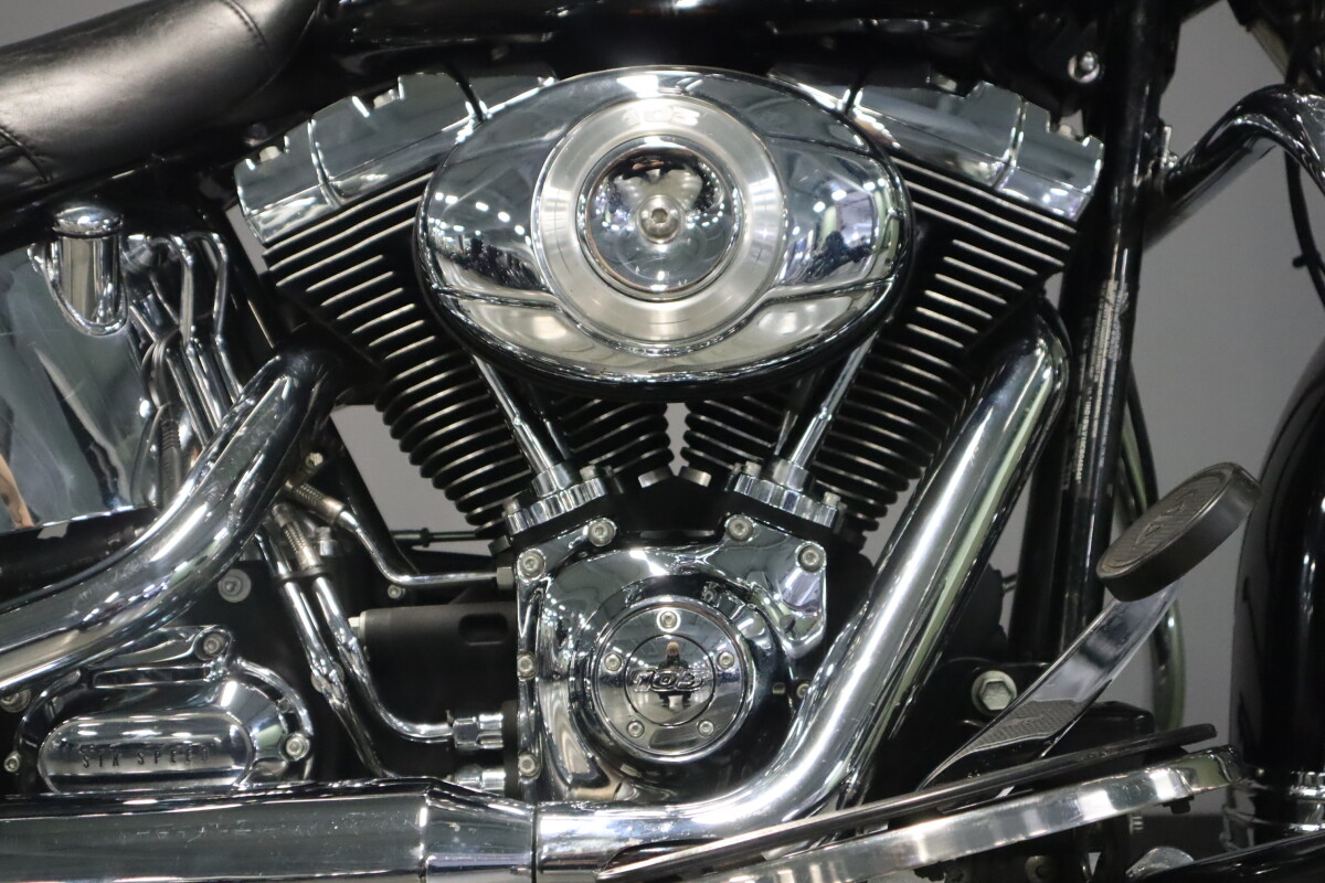 2012 Harley-Davidson Heritage Softail Classic FLSTC - Photo 9