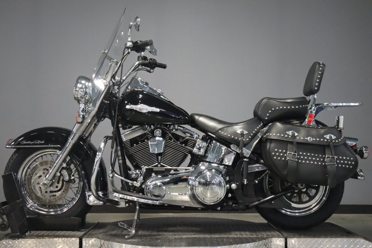 2012 Harley-Davidson Heritage Softail Classic FLSTC - Photo 5