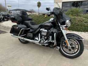 2018 Harley-Davidson® Electra Glide® Ultra Classic® Vivid Black thumb 2