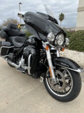 2018 Harley-Davidson® Electra Glide® Ultra Classic® Vivid Black thumb 0