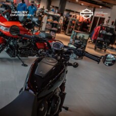 2023 Harley-Davidson<sup>®</sup> Nightster™ Vivid Black thumb 2