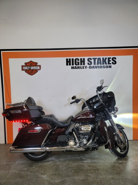 2021 Harley-Davidson<sup>®</sup> Ultra Limited Midnight Crimson FLHTK