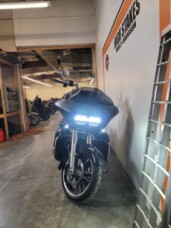 2021 Harley-Davidson<sup>®</sup> Road Glide<sup>®</sup> Vivid Black FLTRX thumb 2