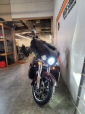 2021 Harley-Davidson<sup>®</sup> Ultra Limited Midnight Crimson FLHTK thumb 2