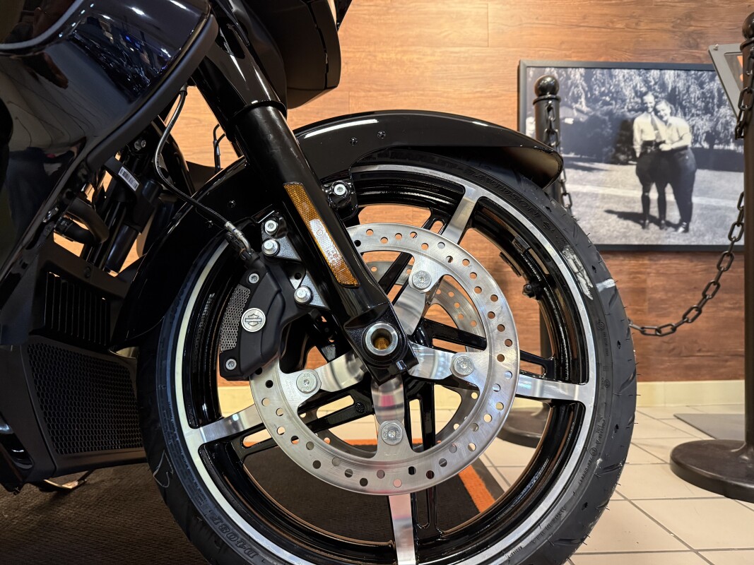 2025 H-D FLHXU Street Glide Ultra 117ci - Photo 2