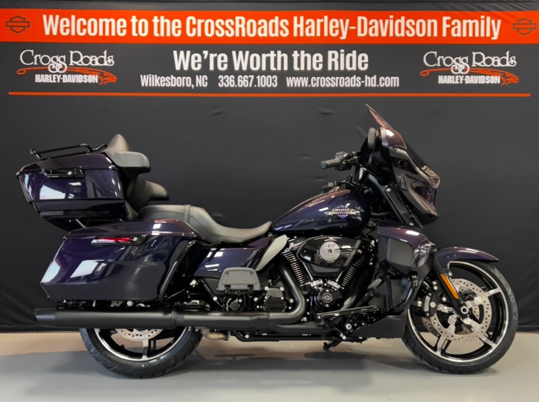 2025 Harley-Davidson<sup>®</sup> Street Glide® Mystic Shift - Black Finish