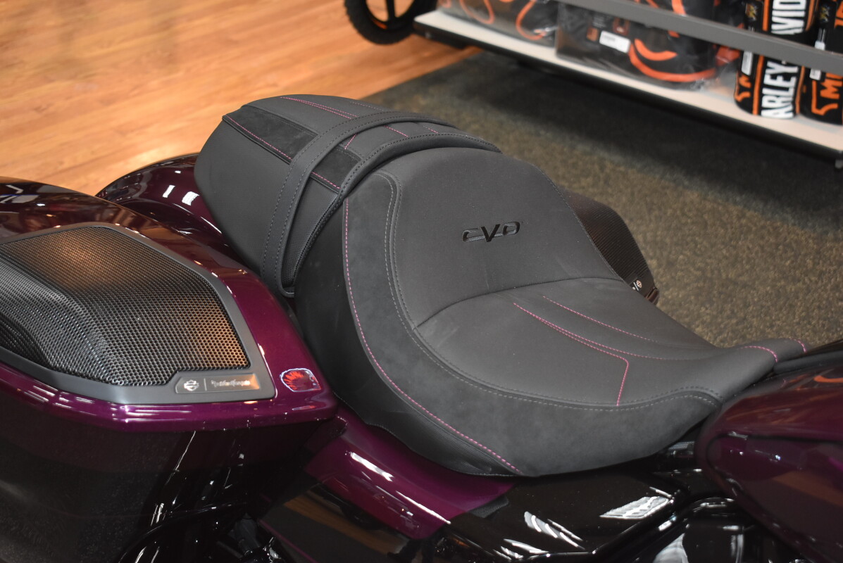 FLTRXSE 2025 CVO Road Glide - Photo 8