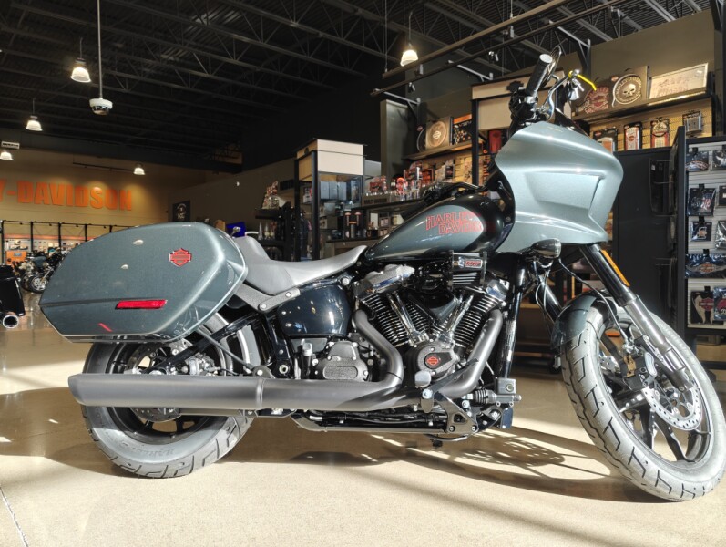 2025 Harley-Davidson<sup>®</sup> Low Rider<sup>®</sup> ST Iron Horse Metallic