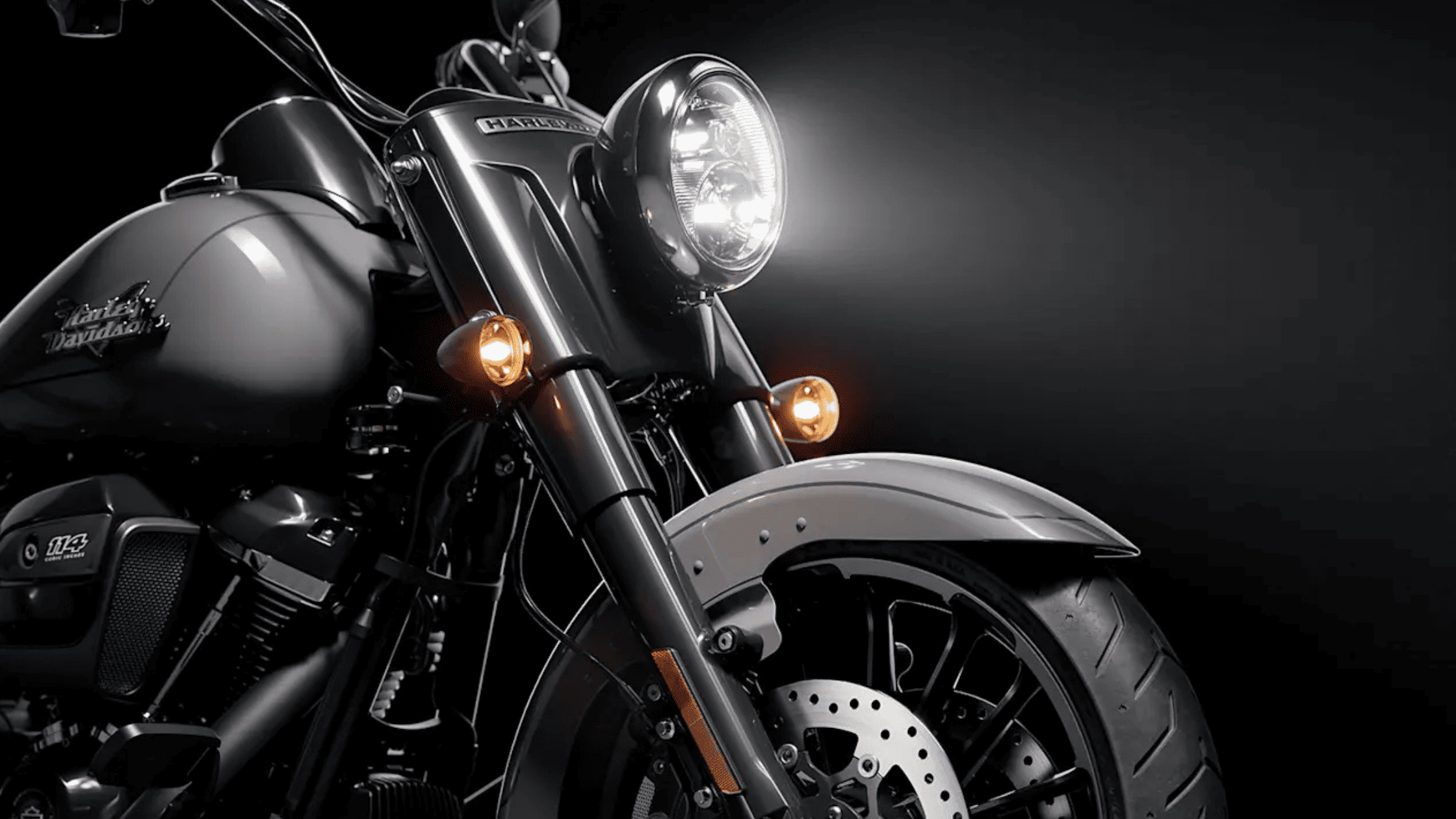 A closer look of 2025 Harley-Davidson® Freewheeler® and showcasing its sleek design and vibrant color.