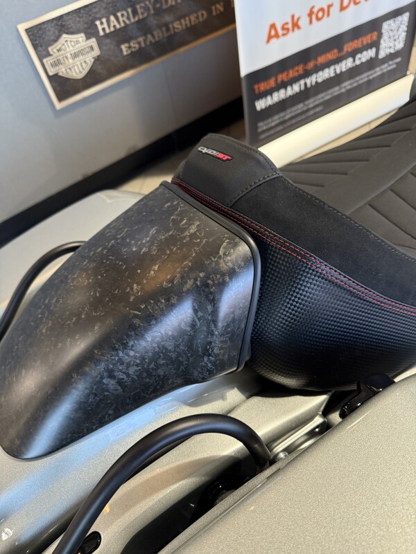 FLTRXSTSE 2025 CVO Road Glide ST - Photo 8