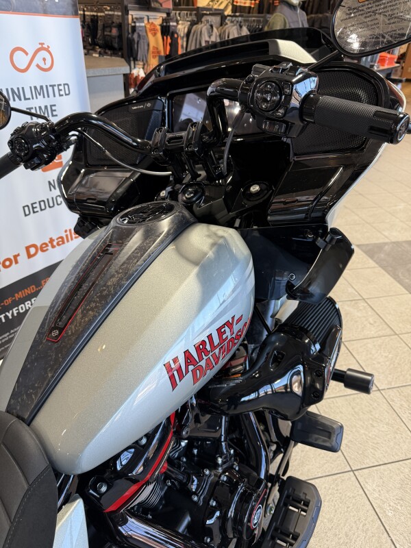 FLTRXSTSE 2025 CVO Road Glide ST - Photo 7