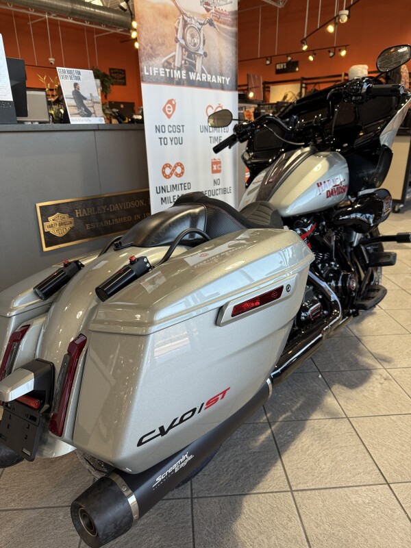FLTRXSTSE 2025 CVO Road Glide ST - Photo 10