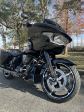 2025 Harley-Davidson<sup>®</sup> Road Glide® thumb 3