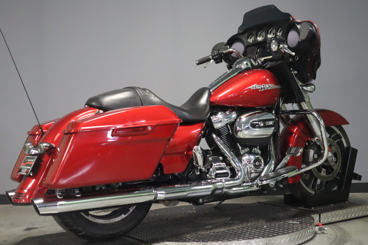 2018 Harley-Davidson Street Glide FLHX - Photo 8