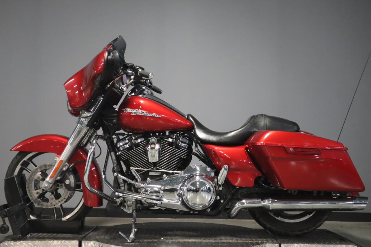 2018 Harley-Davidson Street Glide FLHX - Photo 5